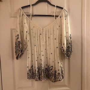 URBAN OUTFITTERS | Off the Shoulder Top in Creme